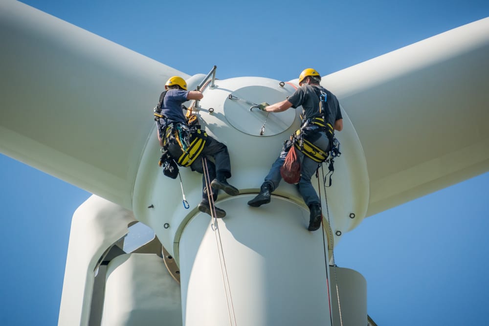 Don’t Distract the Guy On the Wind Tower: 3 Tips for Stress-Free Wind Techs